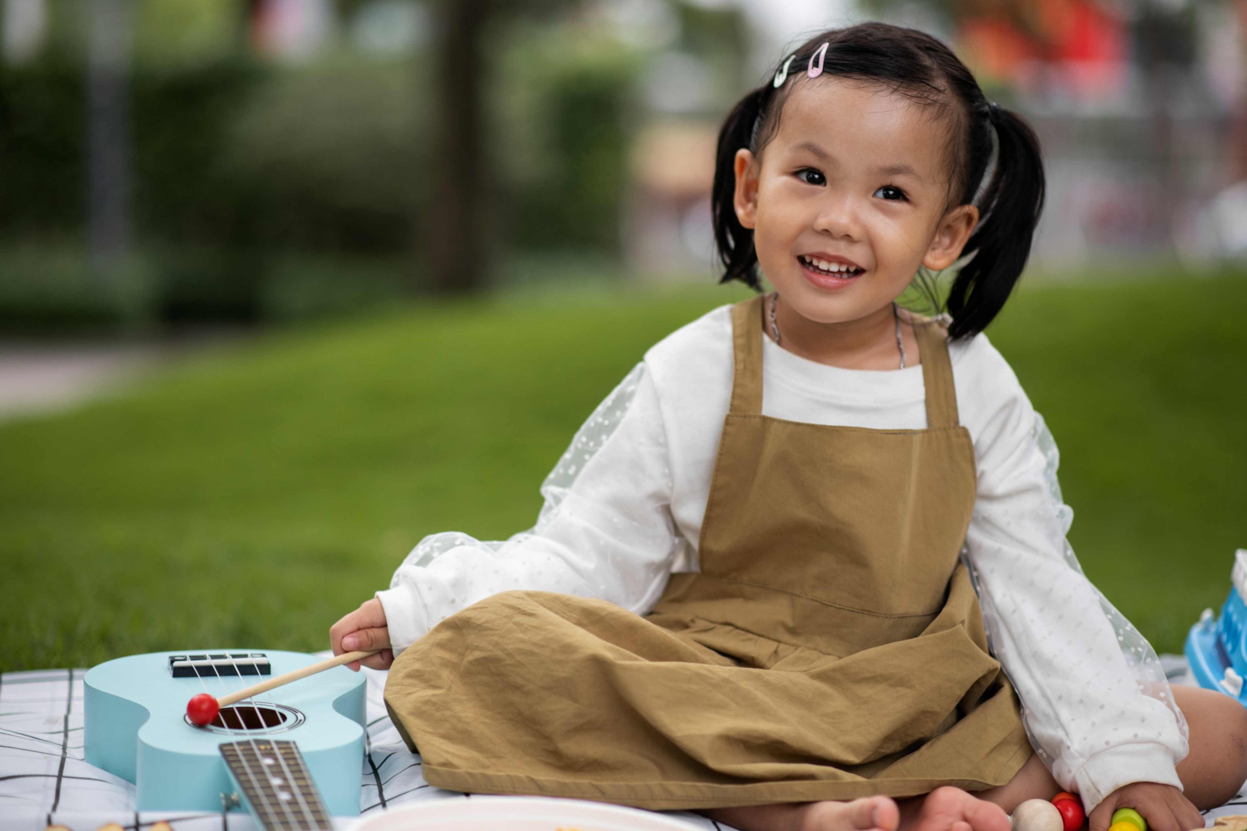 jpeg optimizer smiley girl sitting cloth front view scaled